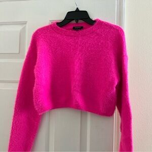 XS Bardot fuschia cropped sweater